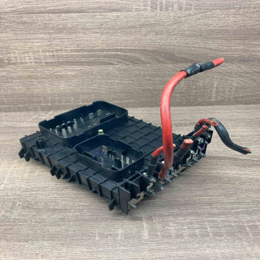 1K0937124H   Fuse box set Volkswagen Golf V