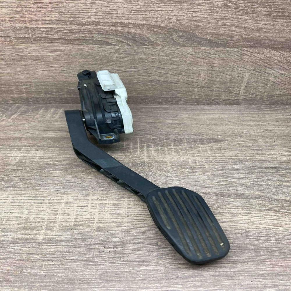 30683517 6PV008537  Accelerator throttle pedal Volvo S80