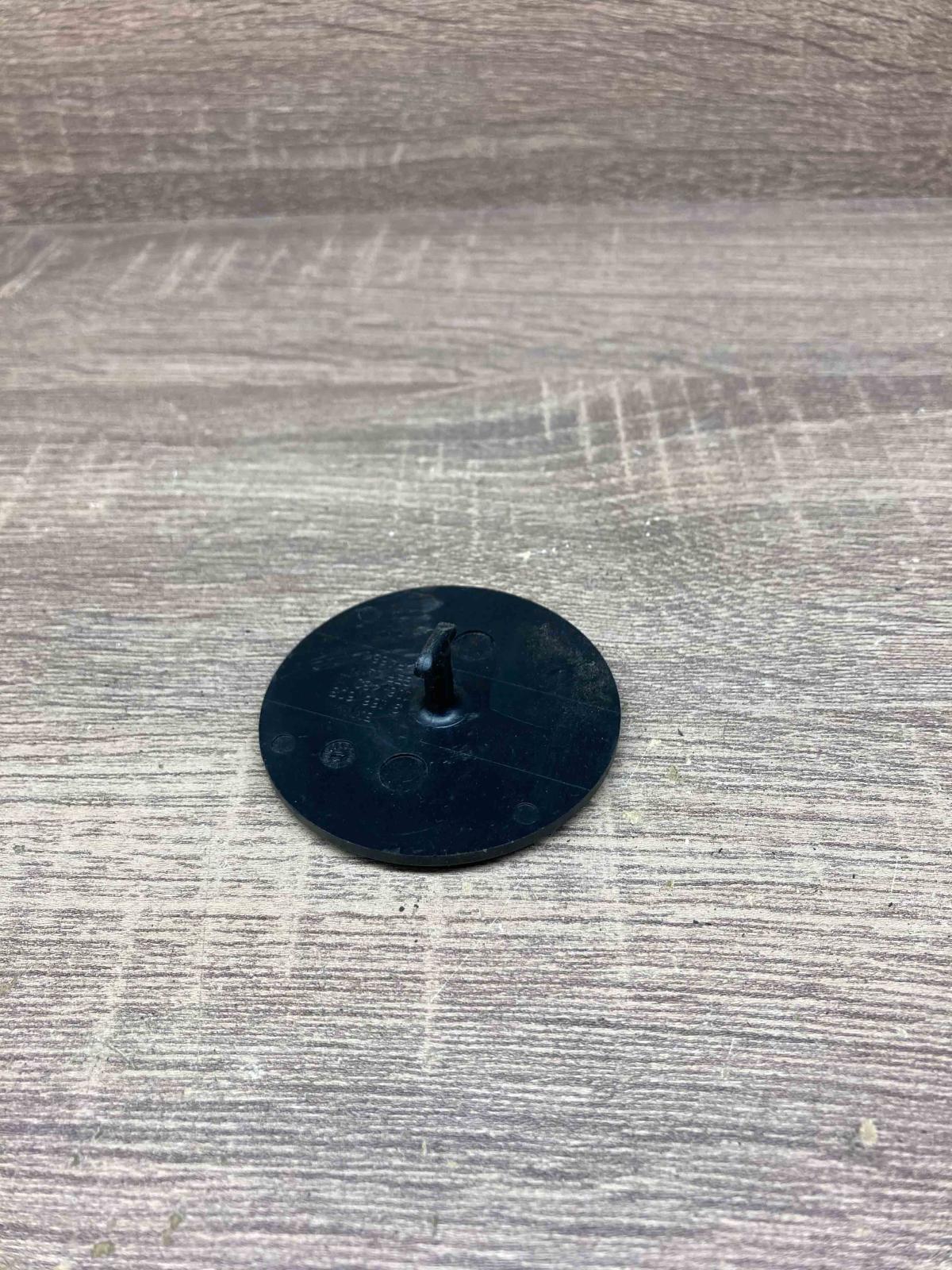 9166608 10648011  Floor mat clip fixing clamp BMW 5 F10 F11