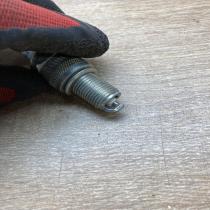 RN7YCC   Spark plug Renault 19