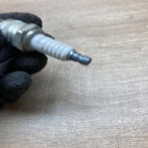 RN7YCC   Spark plug Renault 19