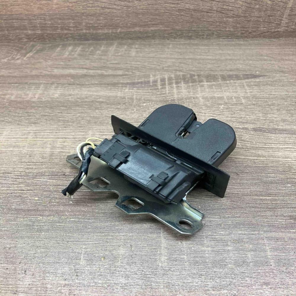 13276273   Tailgate/trunk/boot lock/catch/latch Opel Insignia A