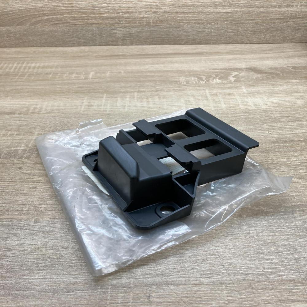 A9068850163   Front bumper mounting bracket Mercedes-Benz Sprinter W906