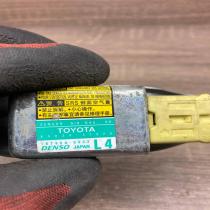 89834 47020 187900 0922  Airbag deployment crash/impact sensor Toyota Prius (XW2