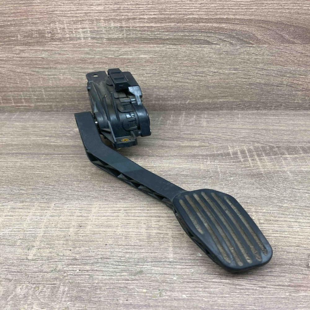 30683515 6PV008537 Main Accelerator throttle pedal Volvo V70