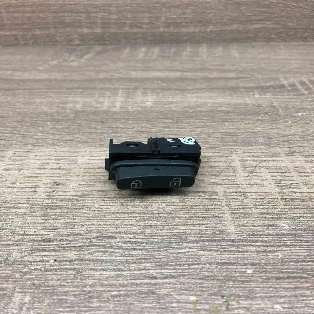 30710476   Central locking switch button Volvo S80