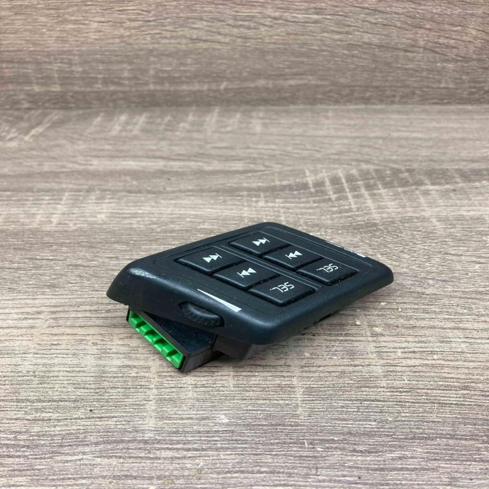 8666729   Steering wheel buttons/switches Volvo XC90