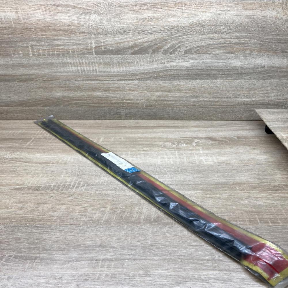 3391014006 0008243326  Windshield/front glass wiper blade Mercedes-Benz S C217