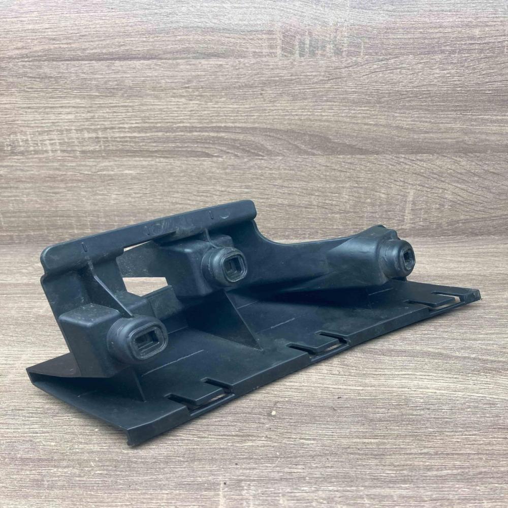 08693389   Rear bumper mounting bracket Volvo S60