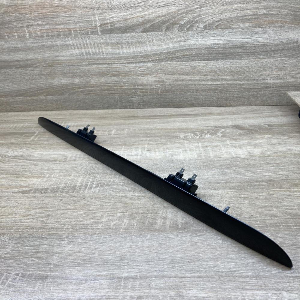 2107400040   Trunk door license plate light bar Mercedes-Benz E W210