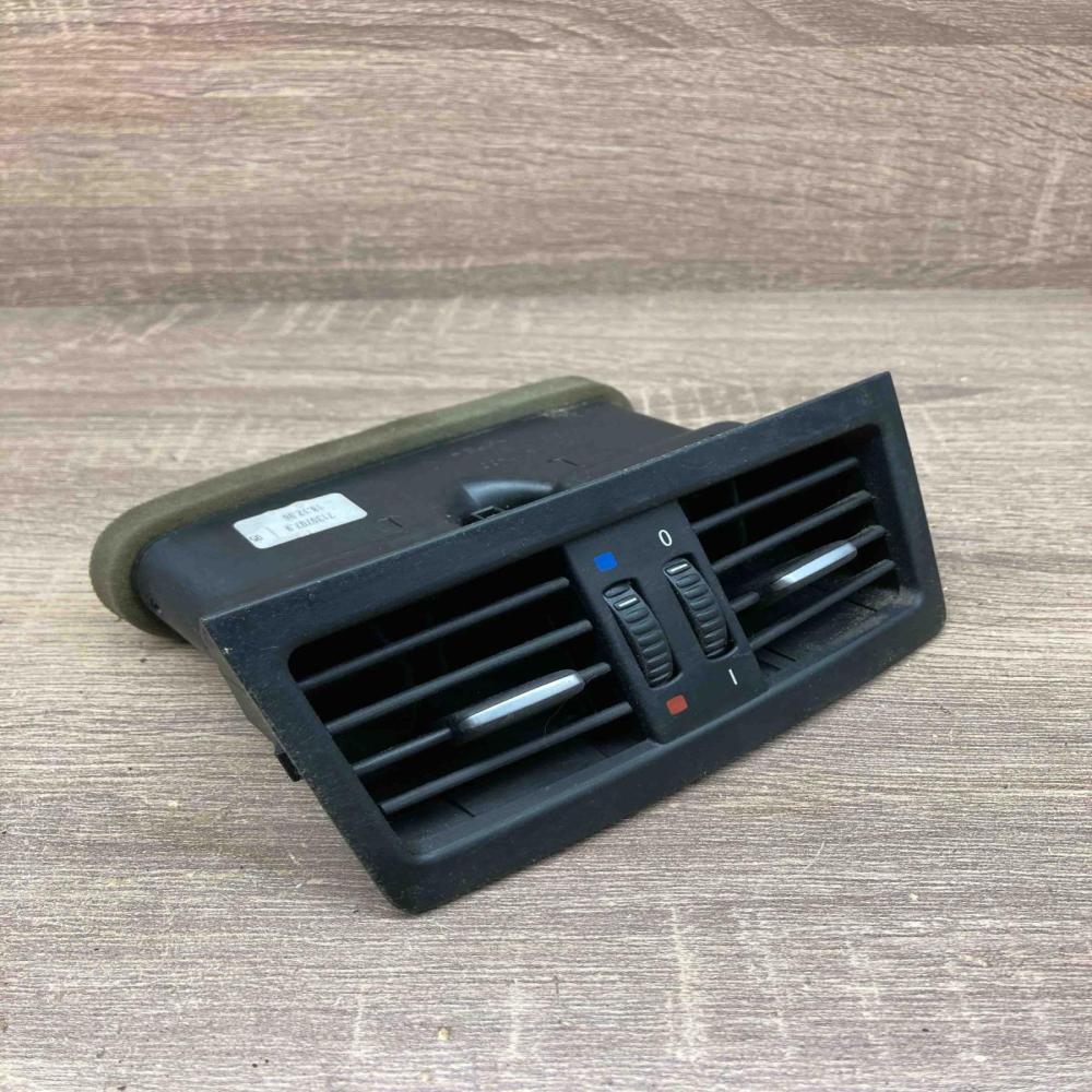 7130707 Used  Rear air vent grill BMW 3 E90 E91