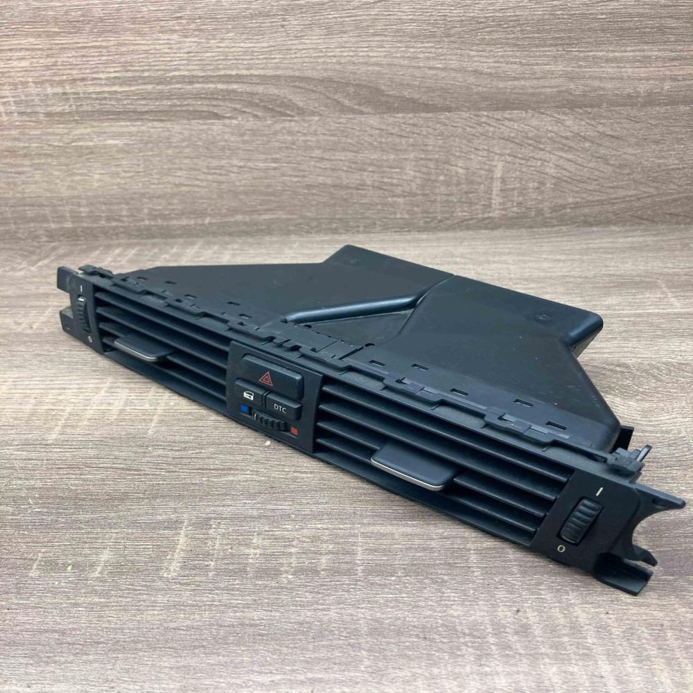 144821 10 S02652  Dash center air vent grill BMW 3 E90 E91