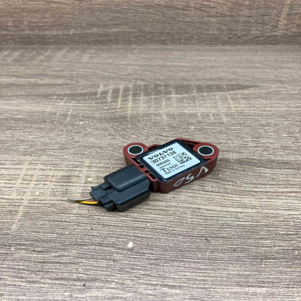 30737138   Airbag deployment crash/impact sensor Volvo V50