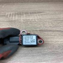 30737138   Airbag deployment crash/impact sensor Volvo V50