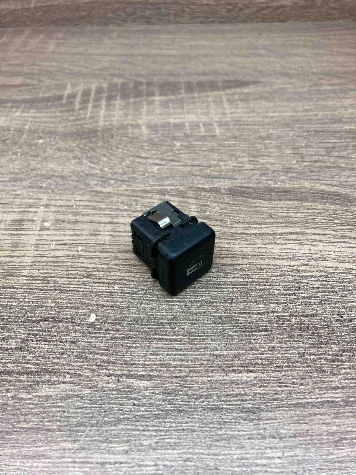 8360828   Central locking switch button BMW 5 E39