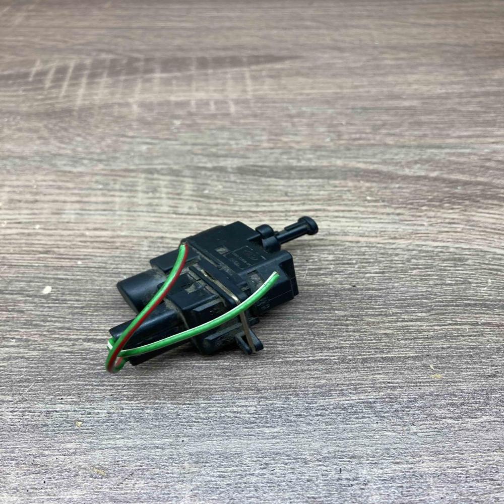 93BB 13480 BC   Brake pedal sensor switch Ford Focus