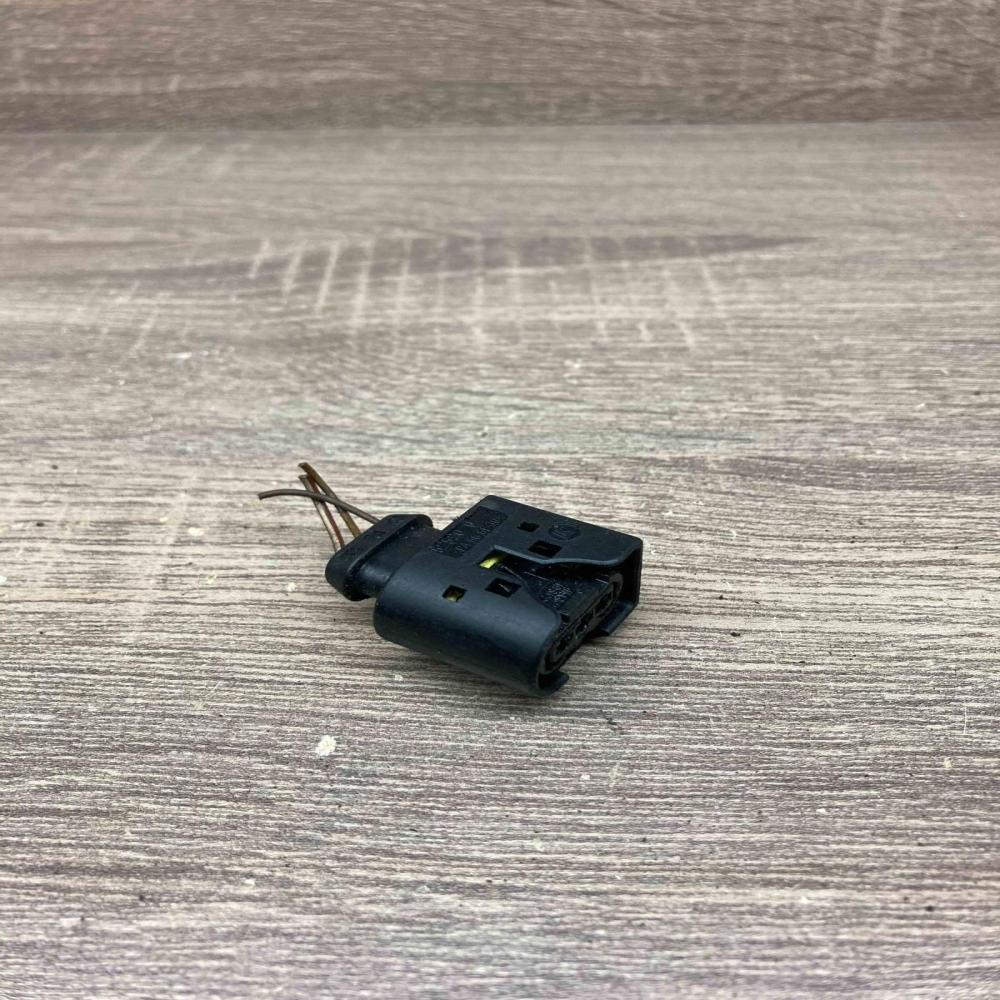 1433916 52520  Plug wire BMW 5 F10 F11