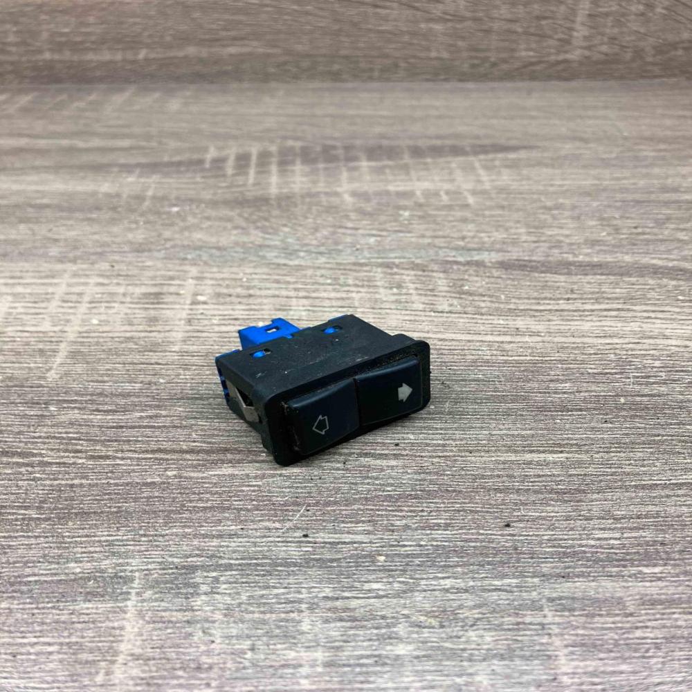 8368932   Electric window control switch BMW 5 E34