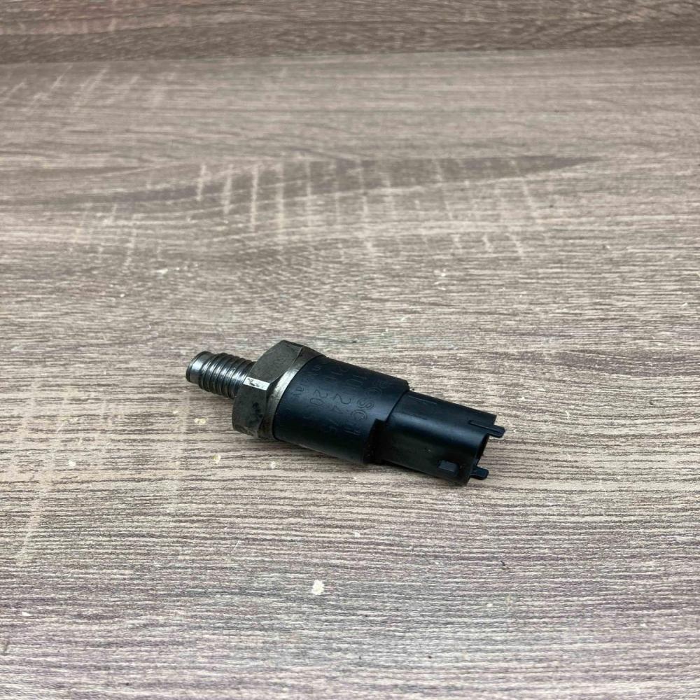 0281002475 Used  Fuel pressure sensor BMW 3 E46