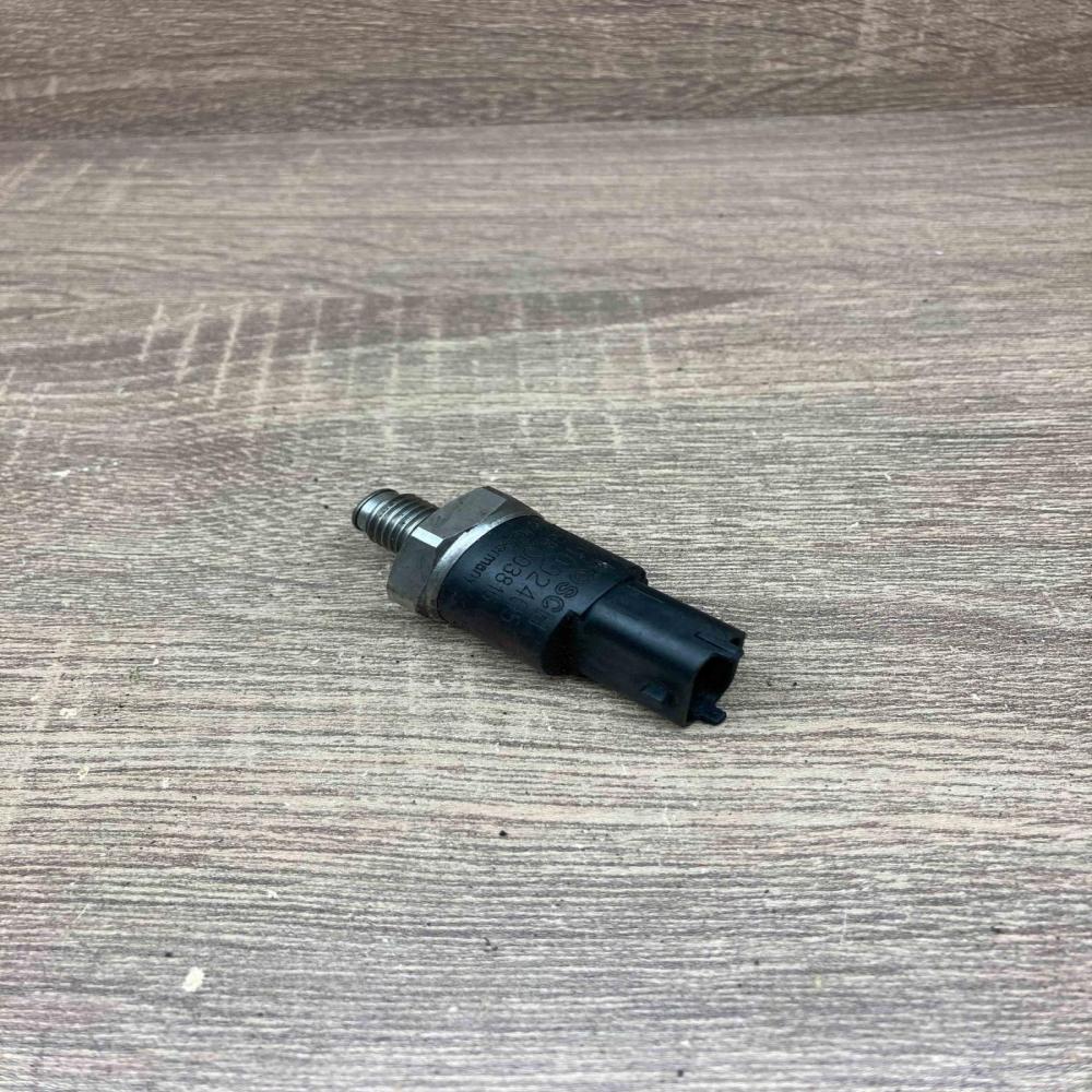 0281002405   Fuel pressure sensor Hyundai Santa Fe
