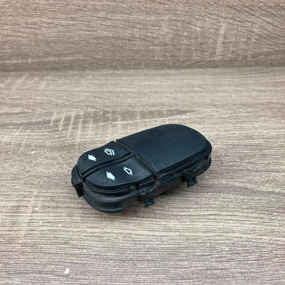 YS4T 14529 BA 03162360  Electric window control switch Ford Focus