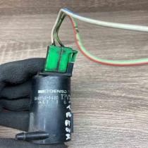 060210 1480   Windscreen/windshield washer pump Subaru Impreza II