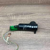 060210 1480   Windscreen/windshield washer pump Subaru Impreza II