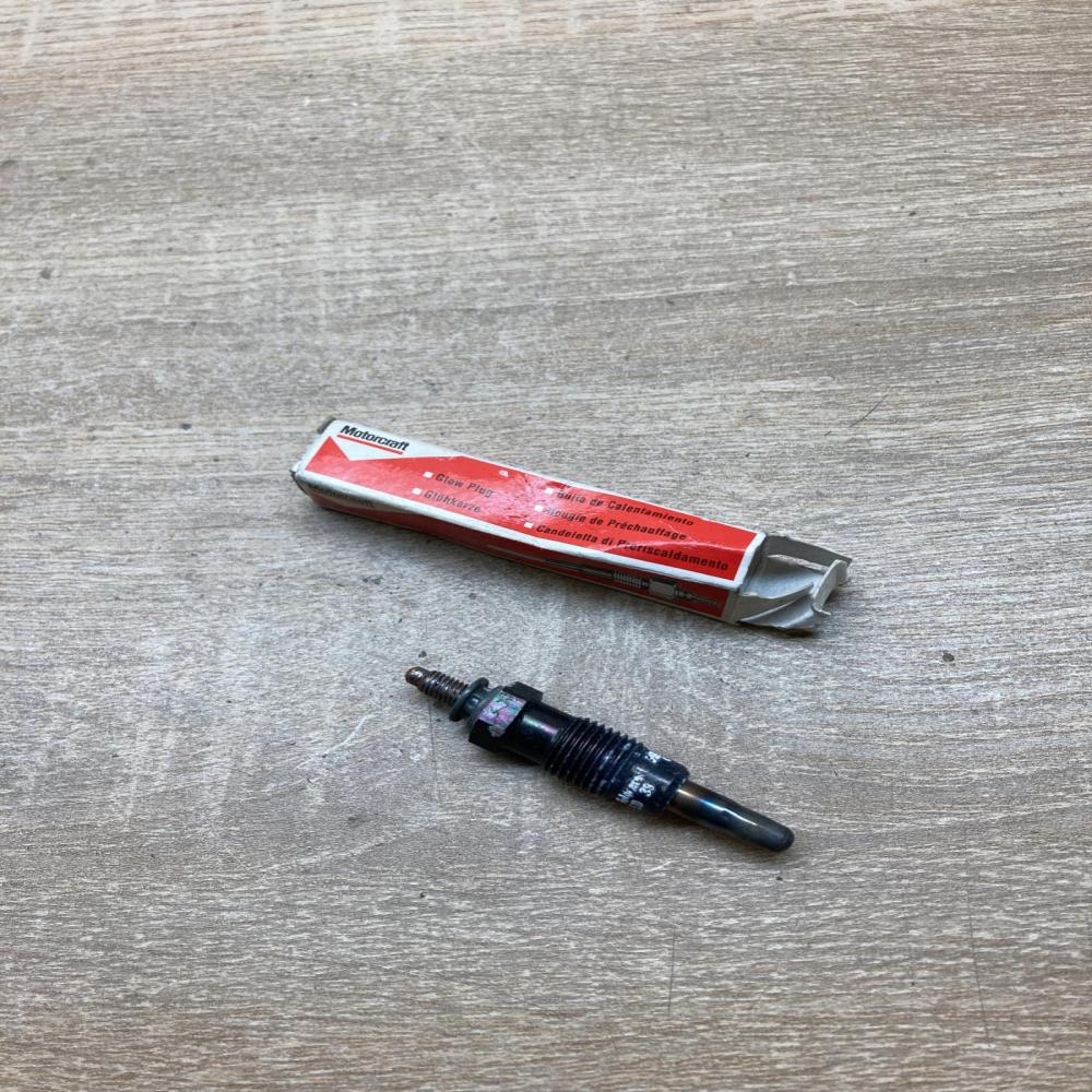 1056857   Glow plug Ford Escort