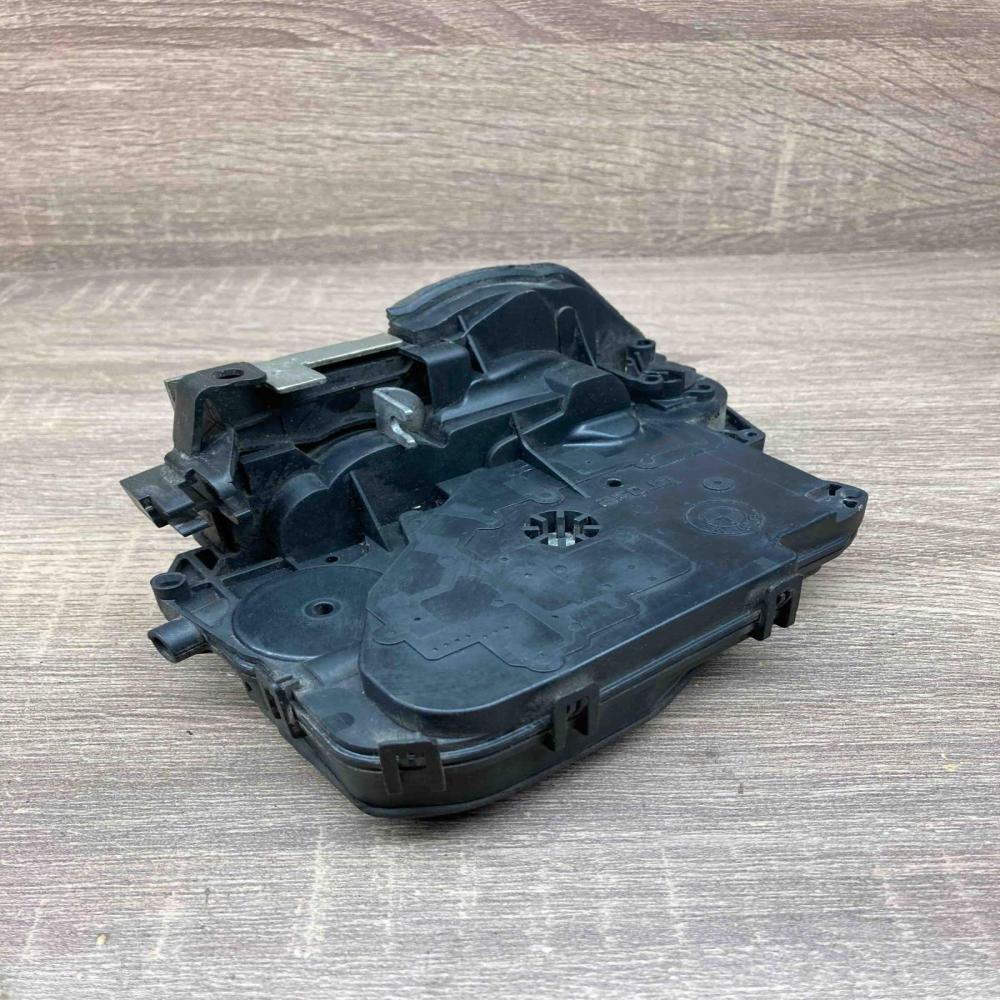 7060296 Used  Rear door lock BMW 3 E90 E91