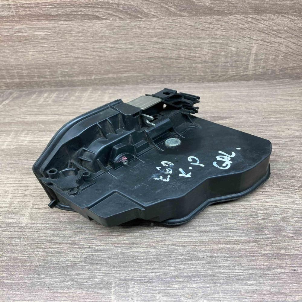 7167075   Front door lock BMW 5 E60 E61