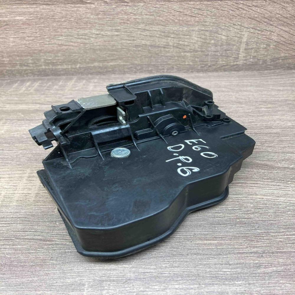 7167076   Rear door lock BMW 7 E65 E66
