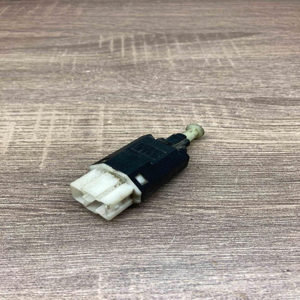 GA2B 66490   Brake pedal sensor switch Mazda Xedos 9