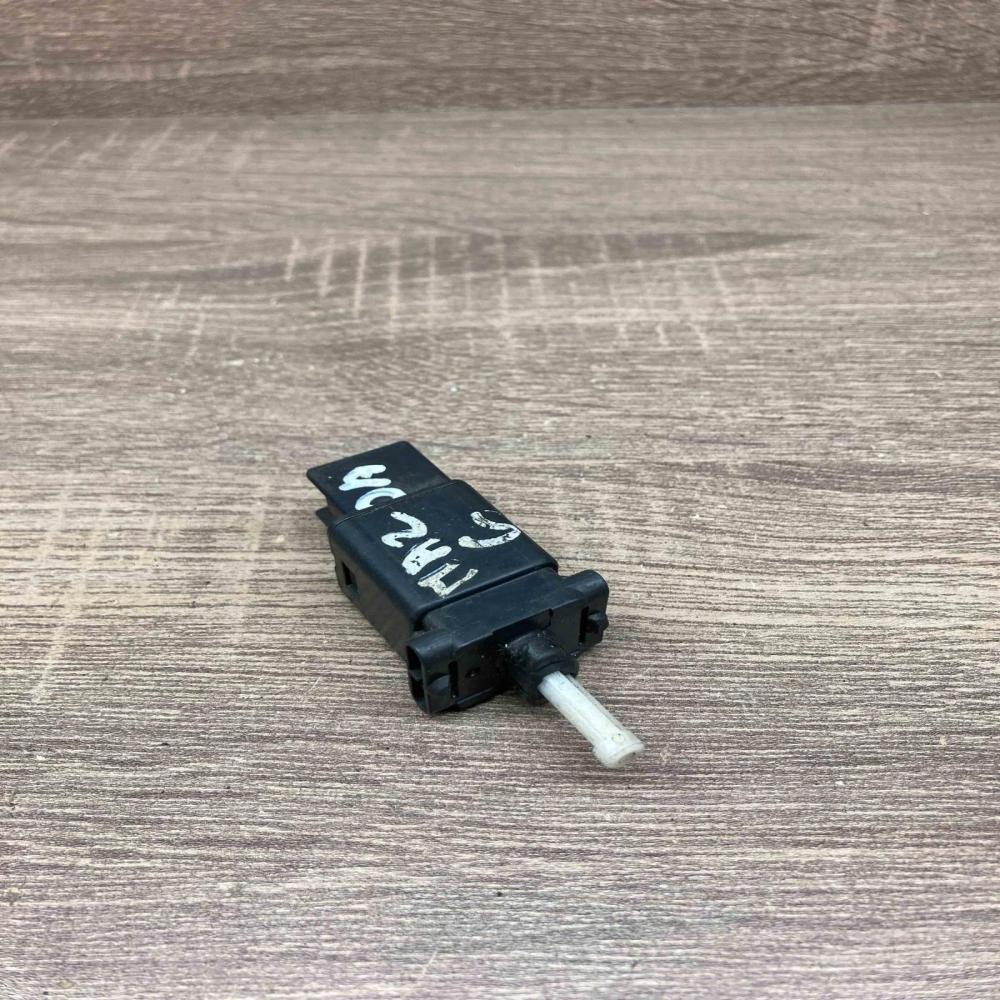 CS12 GJ6E 252G Brake pedal sensor switch Mazda 6