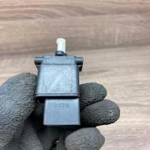 CS12 GJ6E 252G Brake pedal sensor switch Mazda 6