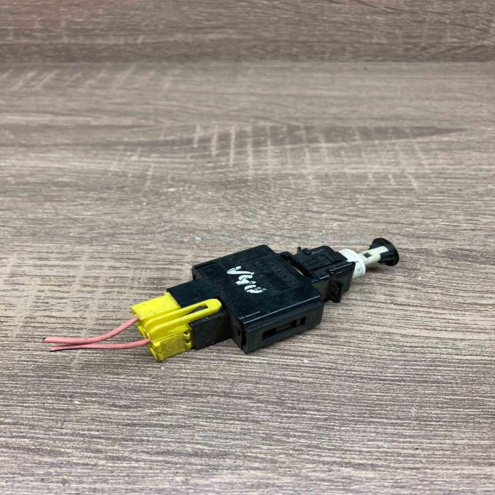 9128577 02W34K  Brake pedal sensor switch Volvo S70  V70  V70 XC