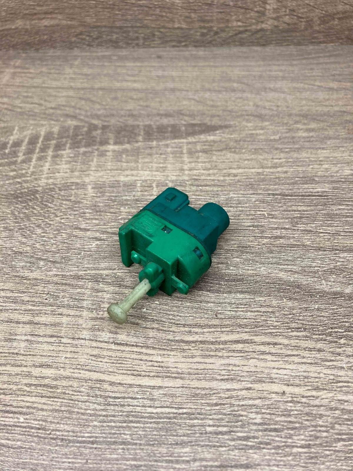 94BB 9C872 AC   Clutch pedal sensor Ford Fiesta