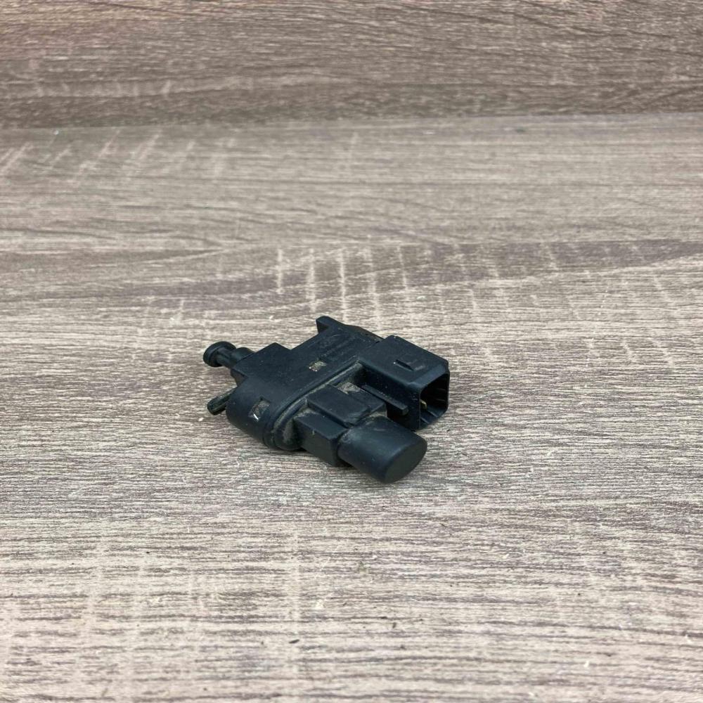93BB 13480 BC   Brake pedal sensor switch Ford Focus