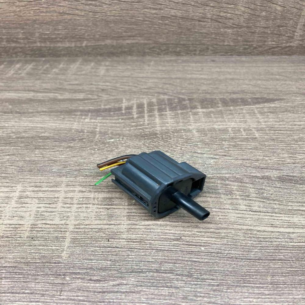 9456718   Sensor Volvo V70