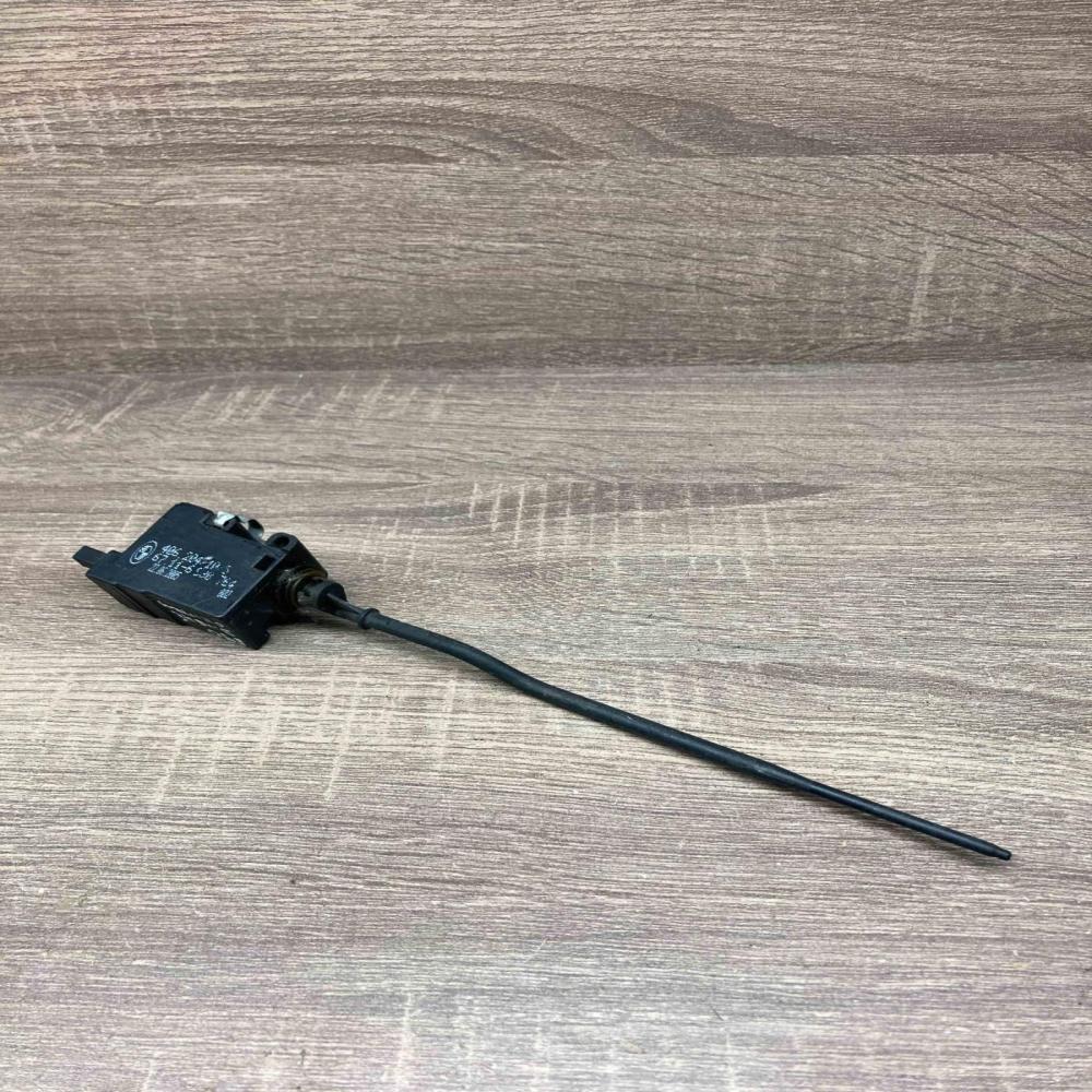 6930764   Fuel tank cap lock BMW 3 E90 E91