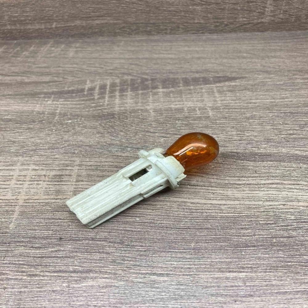 195094   Tail light bulb cover holder BMW 7 E38