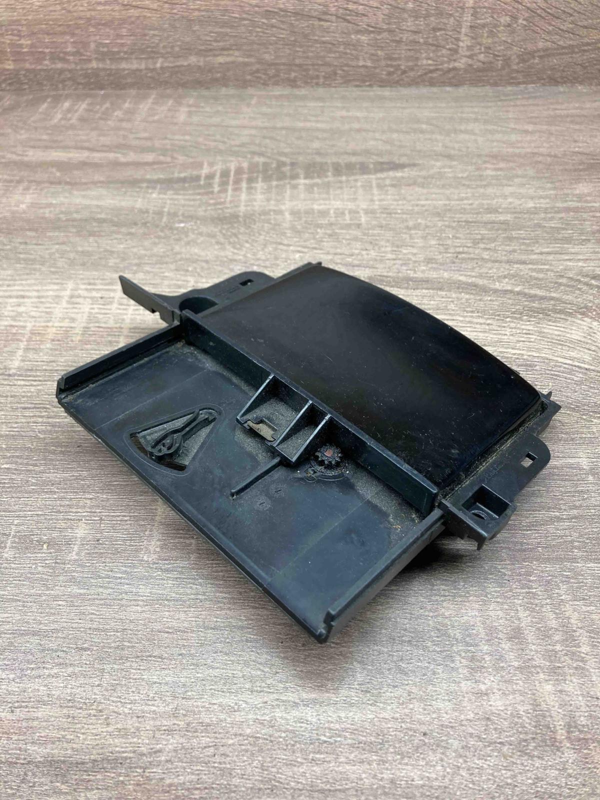 7112006 31629 0100  Car ashtray BMW 5 E60 E61