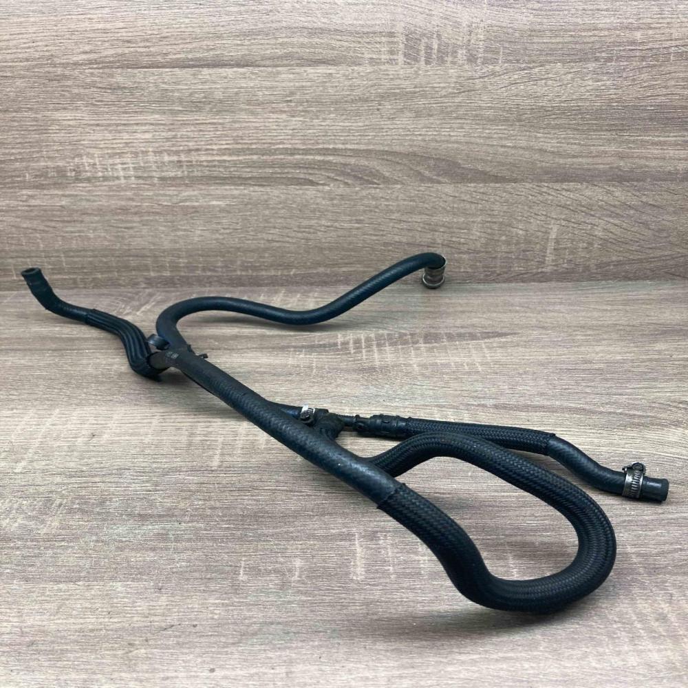 1000233B 5739703  Engine coolant pipe/hose Volkswagen PASSAT B6