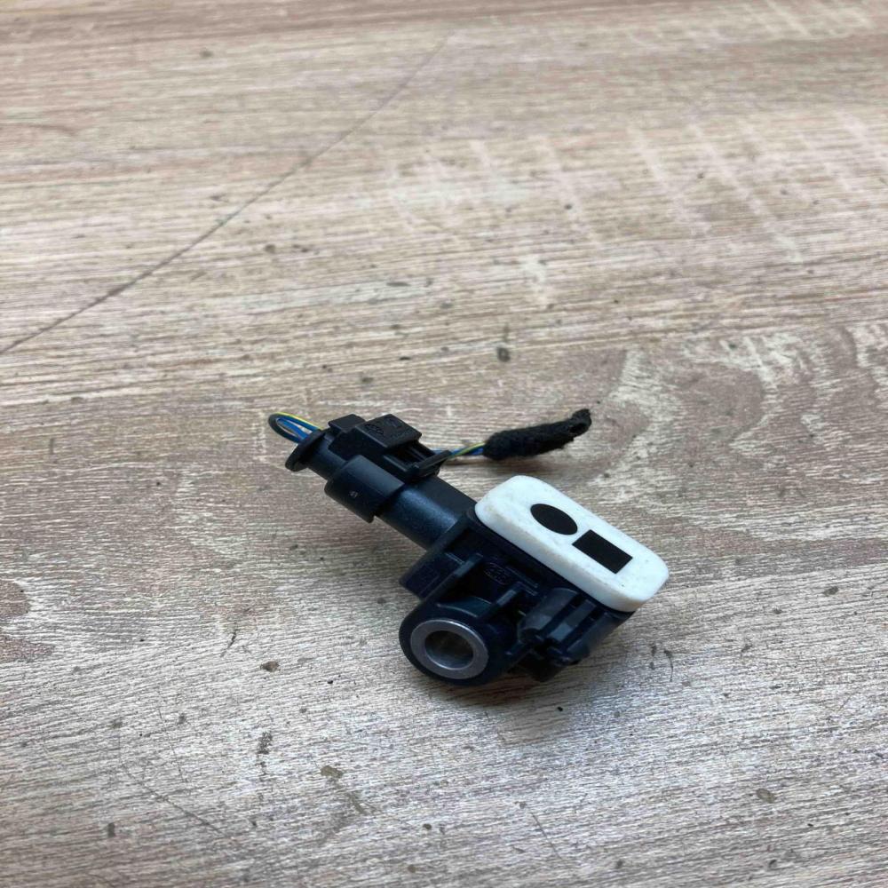 9234989   Airbag deployment crash/impact sensor BMW 3 F30 F35 F31