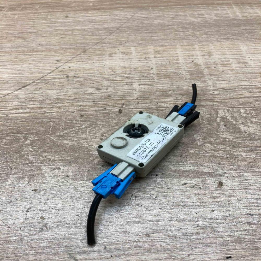 6990090  With Plug Aerial antenna amplifier BMW 3 E90 E91