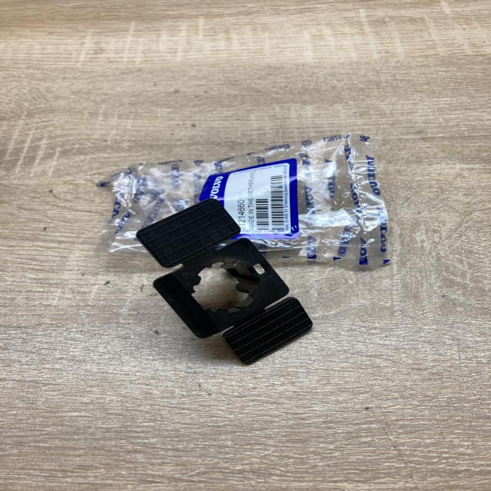 31214660   Front parking sensor holder (PDC) Volvo XC90