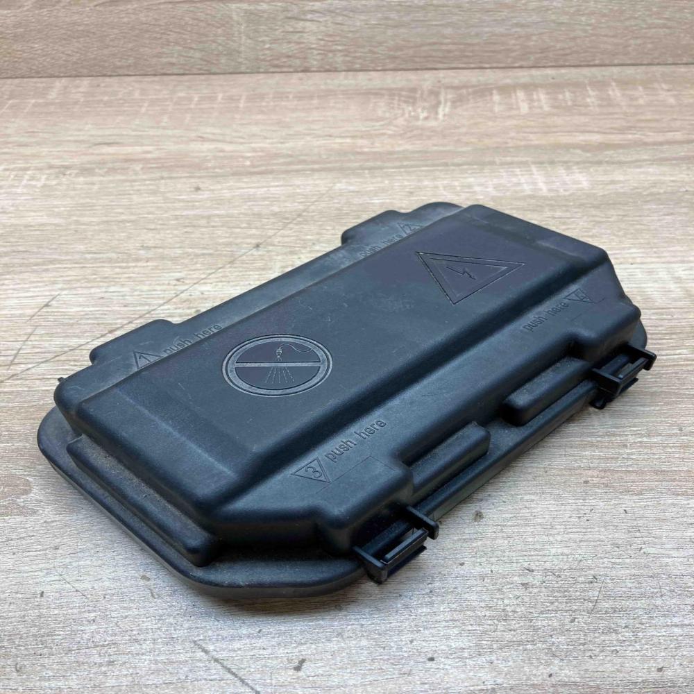 9224872   Fuse box cover BMW 3 F30 F35 F31