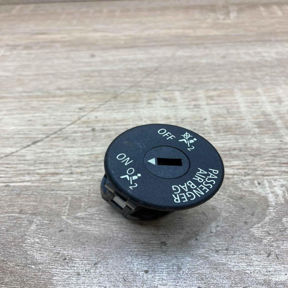 9196886   Passenger airbag on/off switch BMW 5 F10 F11