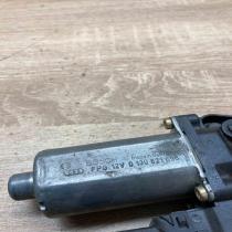 0130821696   Rear door window regulator motor Volkswagen PASSAT B5