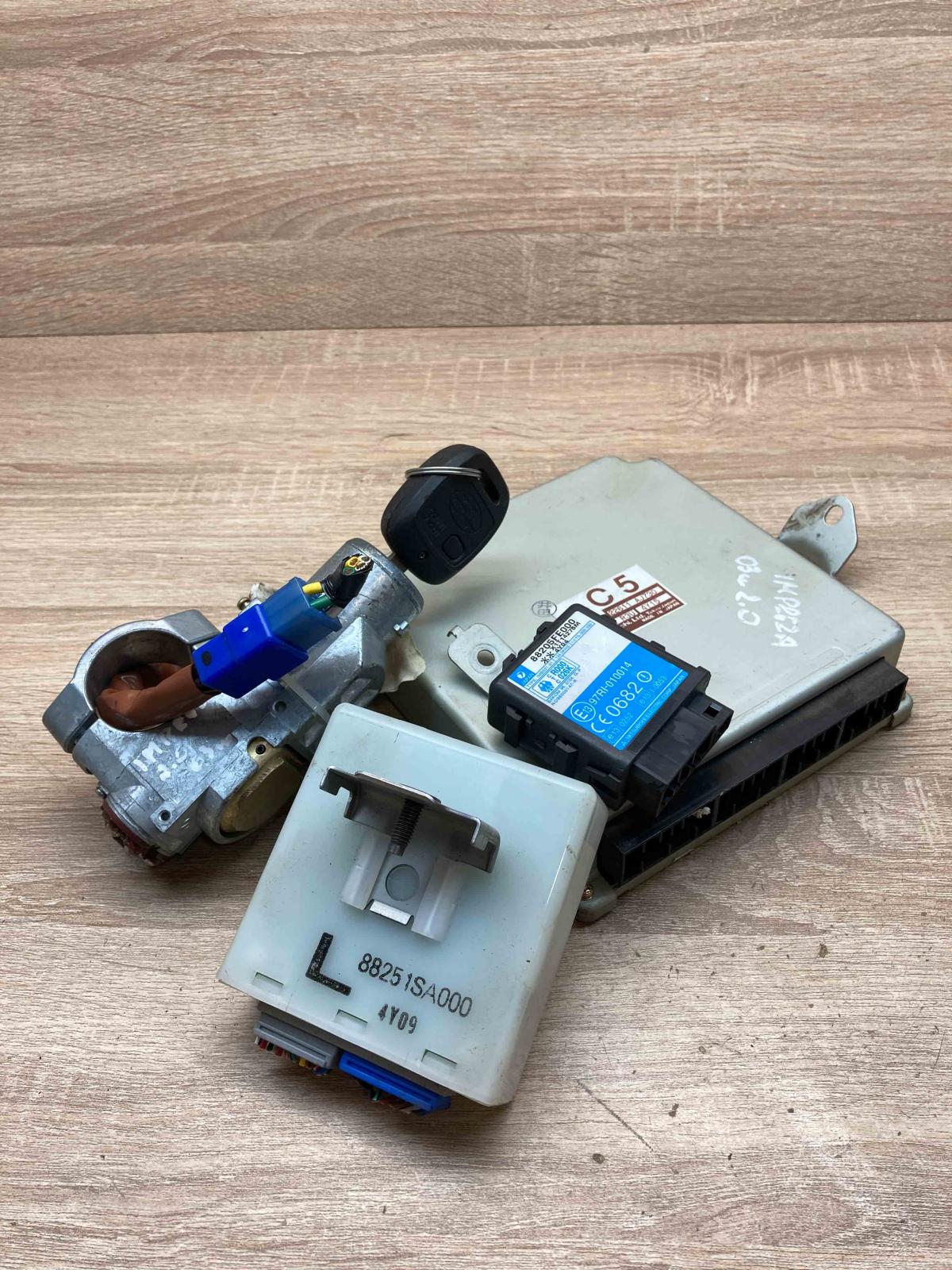 22611 AJ730 88251SA000 88205FE000 Engine ECU kit and lock set Subaru Impreza II
