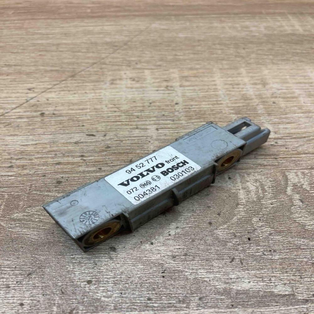 9452777   Airbag deployment crash/impact sensor Volvo V70